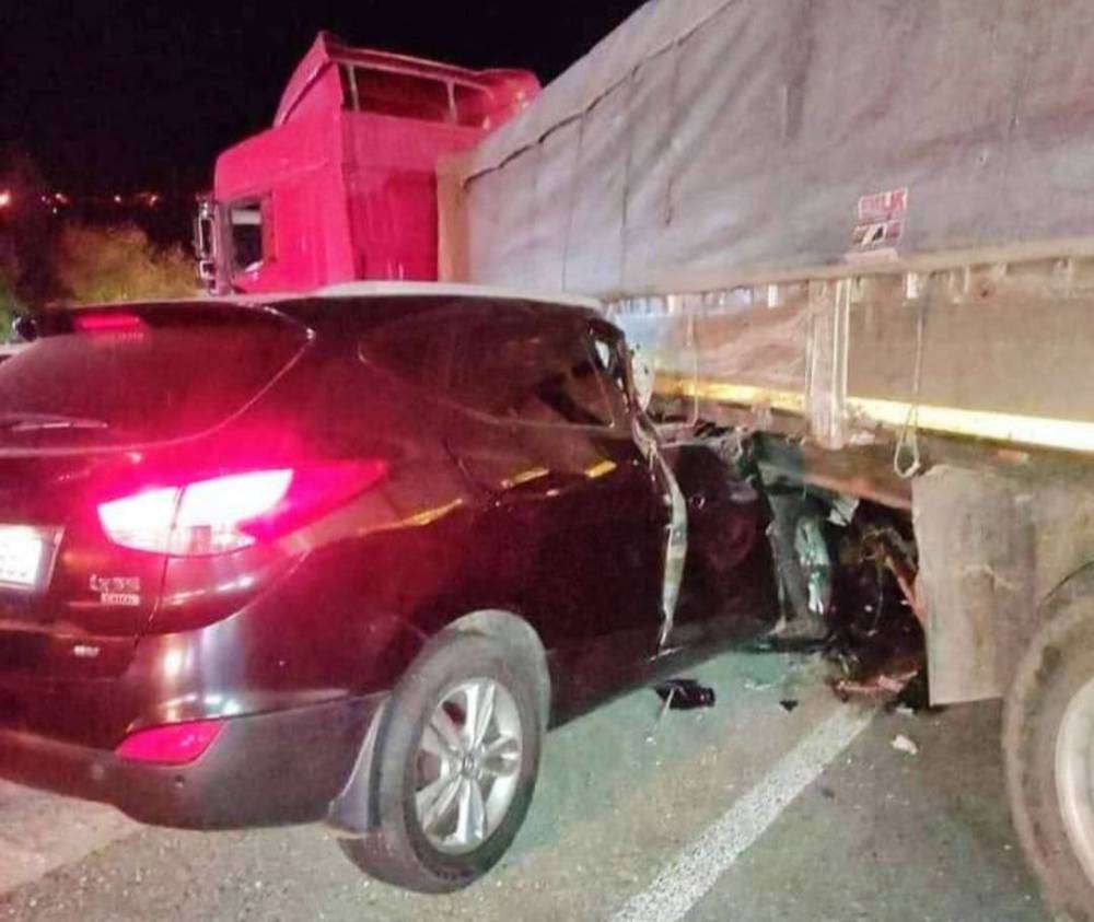 Tır ile otomobil çarpıştı: 1 ölü  