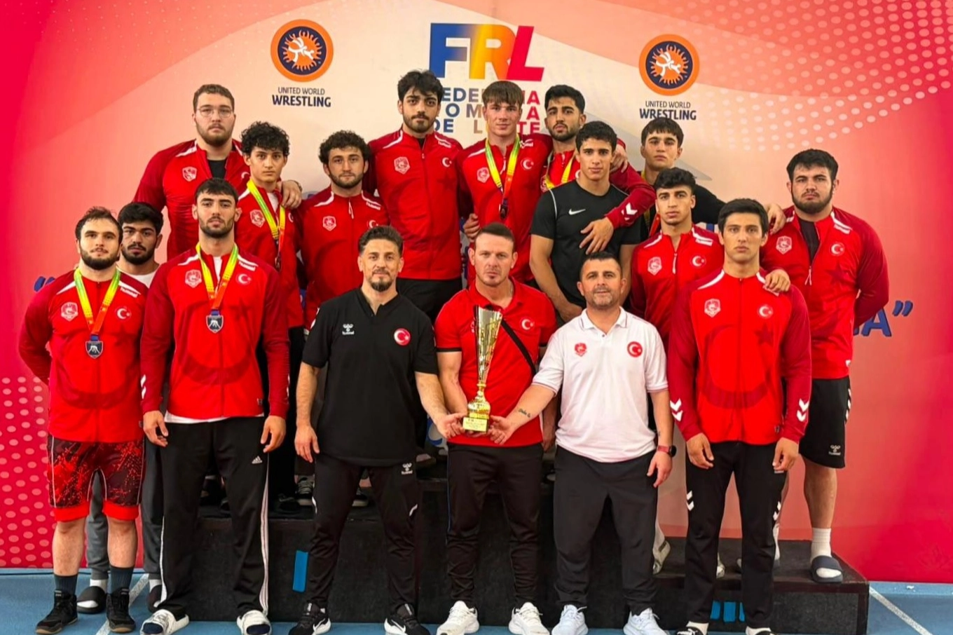 Sakaryalı sporcular g&uuml;reş ve atletizmde madalyaları topladı