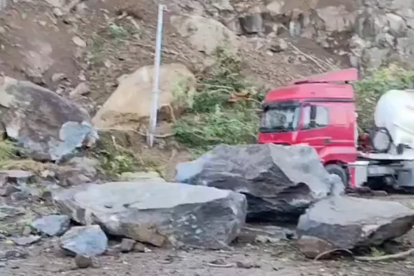 Artvin Hopa&rsquo;da heyelan: 1 &ouml;l&uuml;