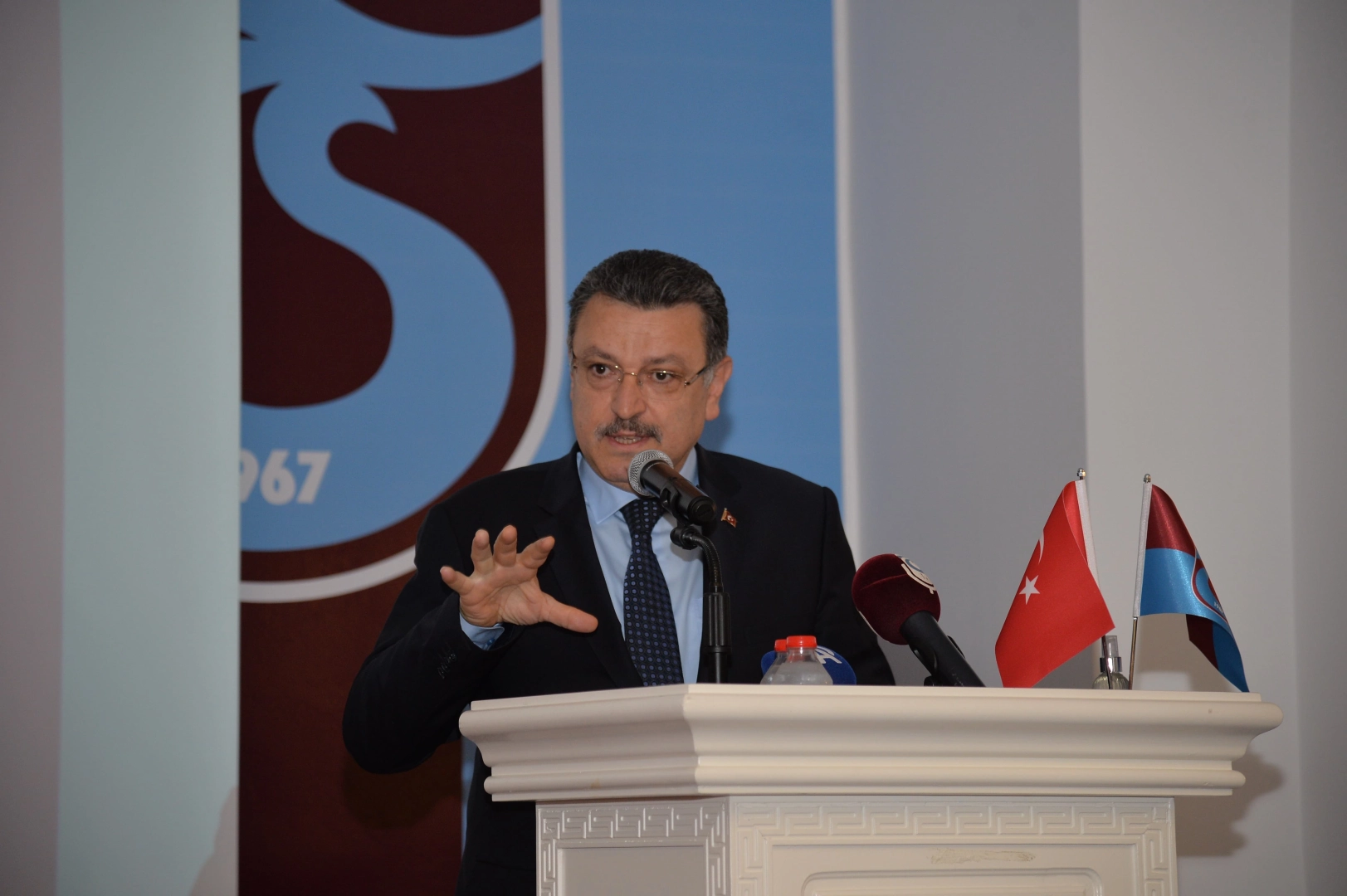 Trabzonspor otob&uuml;s&uuml;ne yapılan saldırılara sert tepki