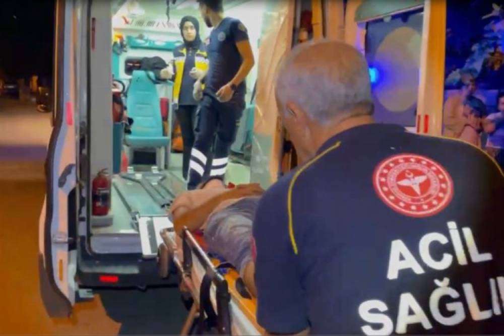 Adıyaman'da otomobil motosiklete &ccedil;arpıp ka&ccedil;tı... Motosiklet s&uuml;r&uuml;c&uuml;s&uuml; yaralı!