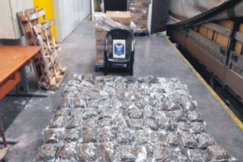 Kapıkule'de bir tırda 50 kg esrar ele geçirildi