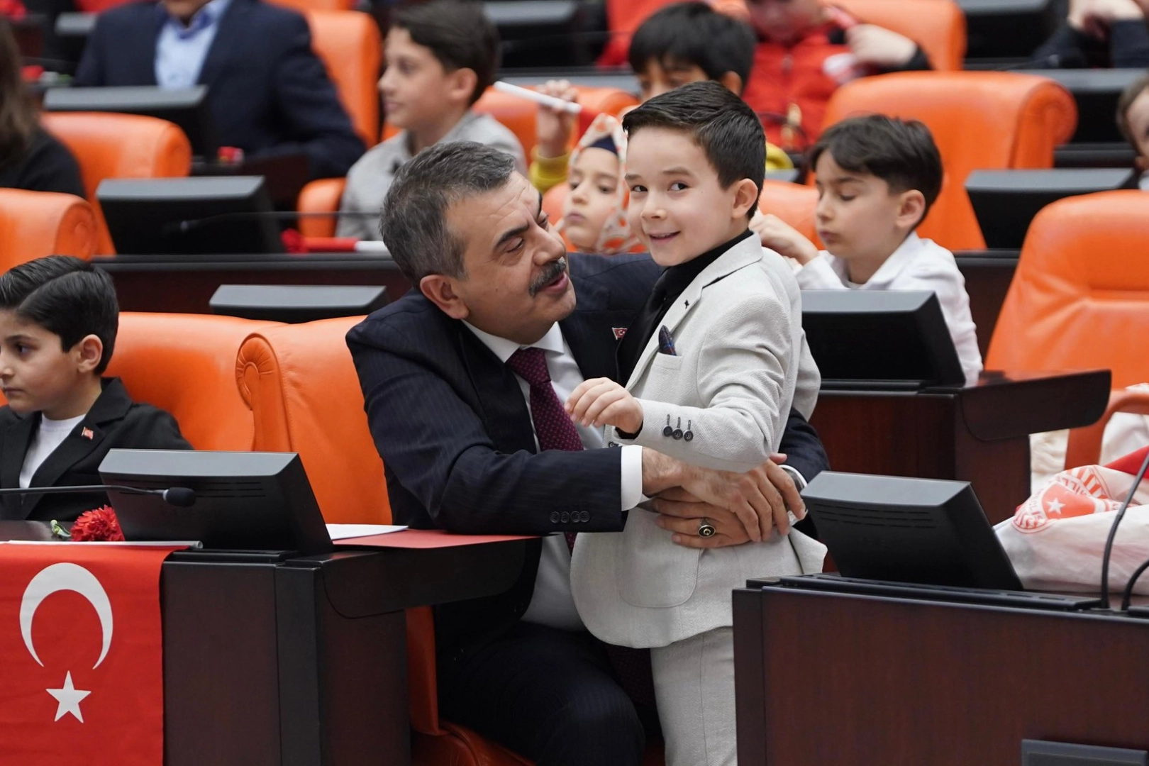 Bakan Tekin: &Ccedil;ocukların g&uuml;venliği i&ccedil;in her adım atılacak