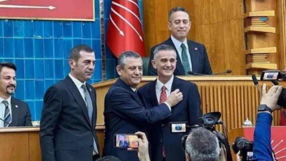 Sakarya Milletvekili &Uuml;mit Dikbayır CHP&rsquo;den istifa etti 