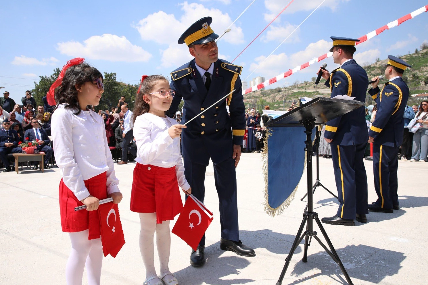 Hava Kuvvetleri Bandosu&rsquo;ndan &ouml;ğrencilere moral konseri