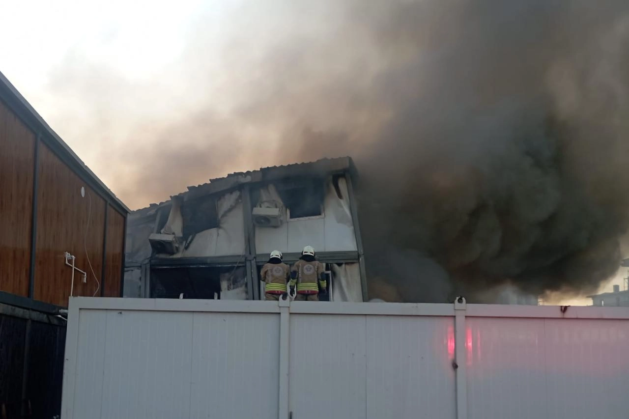 Manisa&rsquo;da iş&ccedil;i konteynerinde &ccedil;ıkan yangın kontrol altına alındı