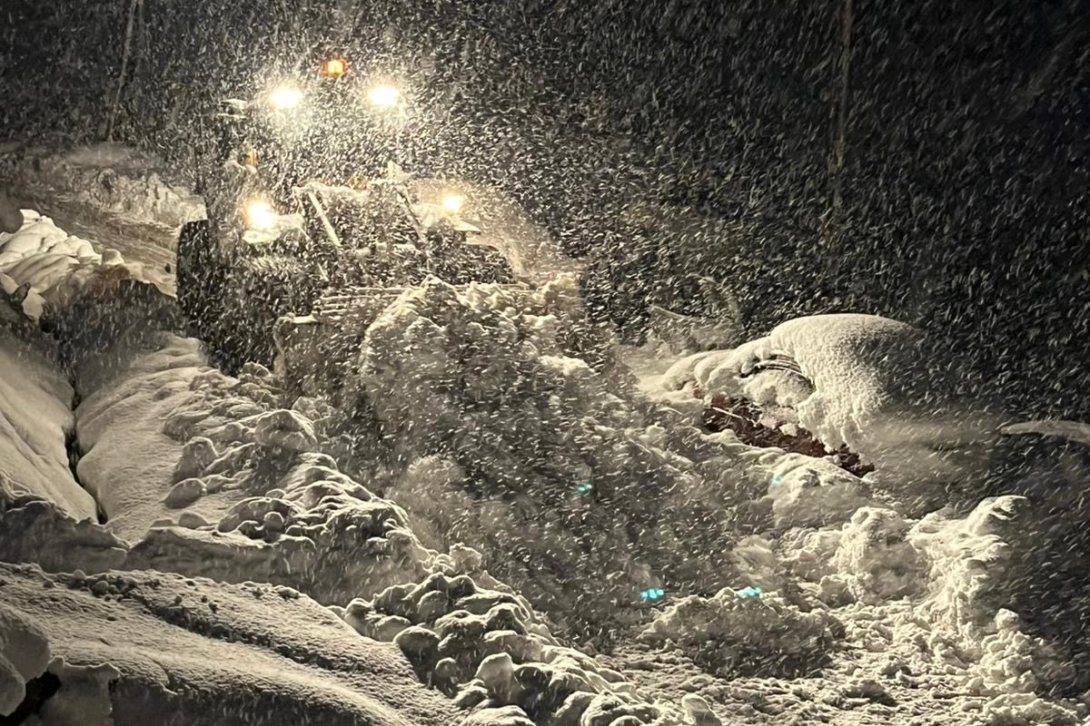 D&uuml;zce Yığılca&rsquo;da kar kalınlığı 60 santimetreyi aştı