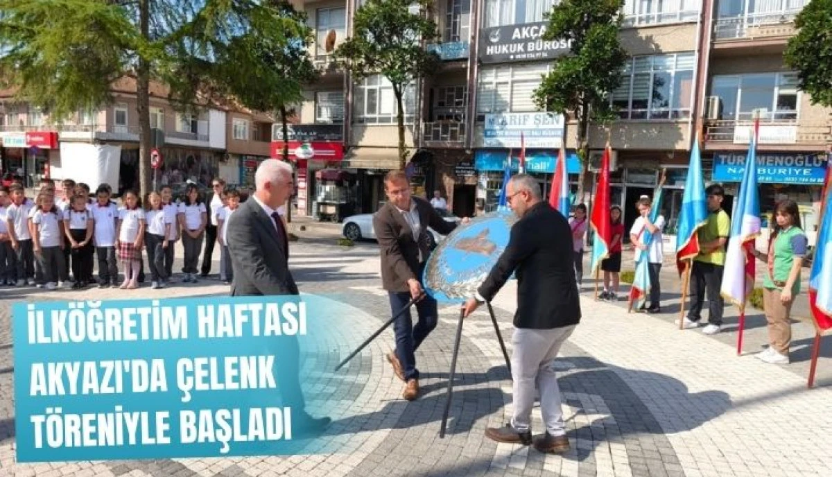 Atatürk Anıtı Önünde İlköğretim Haftası Çelenk Sunma Töreni