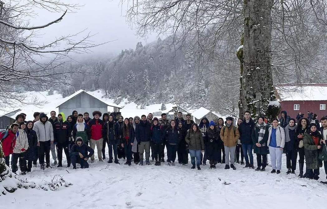 Yaylaları kar yürüyüşü ile keşfettiler